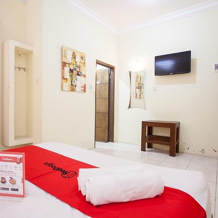 Reddoorz Near Marvel City Mall Wonotjolo Esterno foto