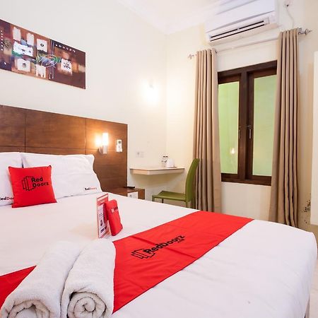 Reddoorz Near Marvel City Mall Wonotjolo Esterno foto