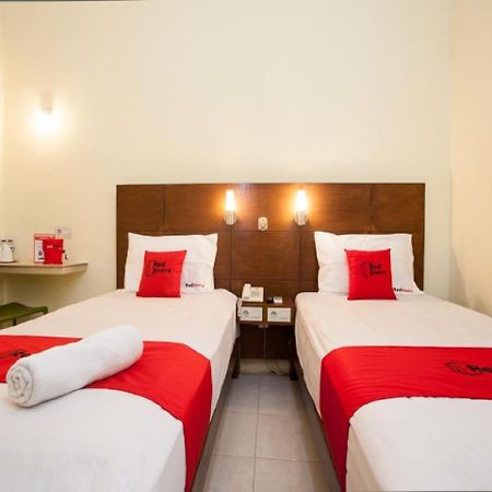 Reddoorz Near Marvel City Mall Wonotjolo Esterno foto