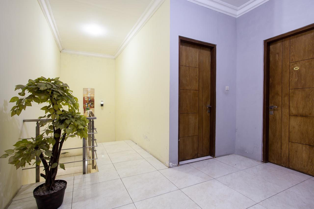 Reddoorz Near Marvel City Mall Wonotjolo Esterno foto