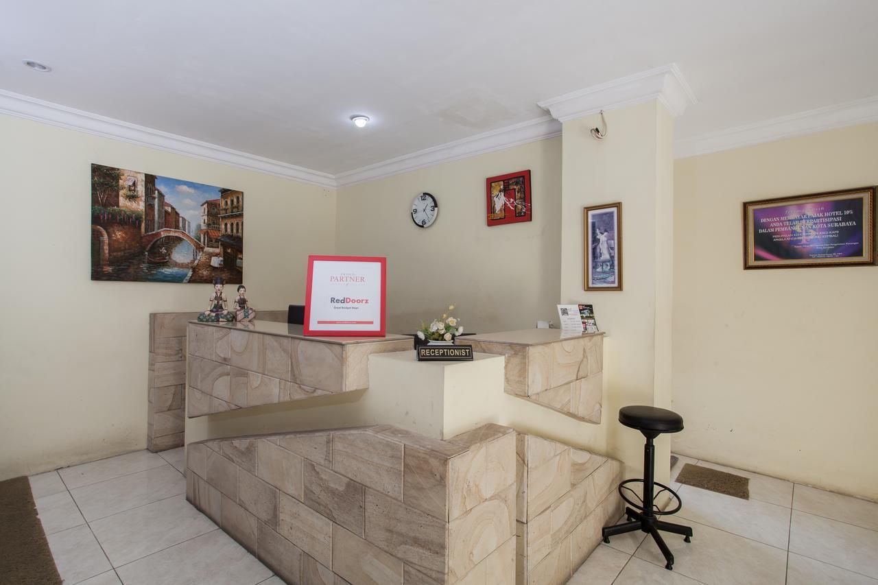 Reddoorz Near Marvel City Mall Wonotjolo Esterno foto
