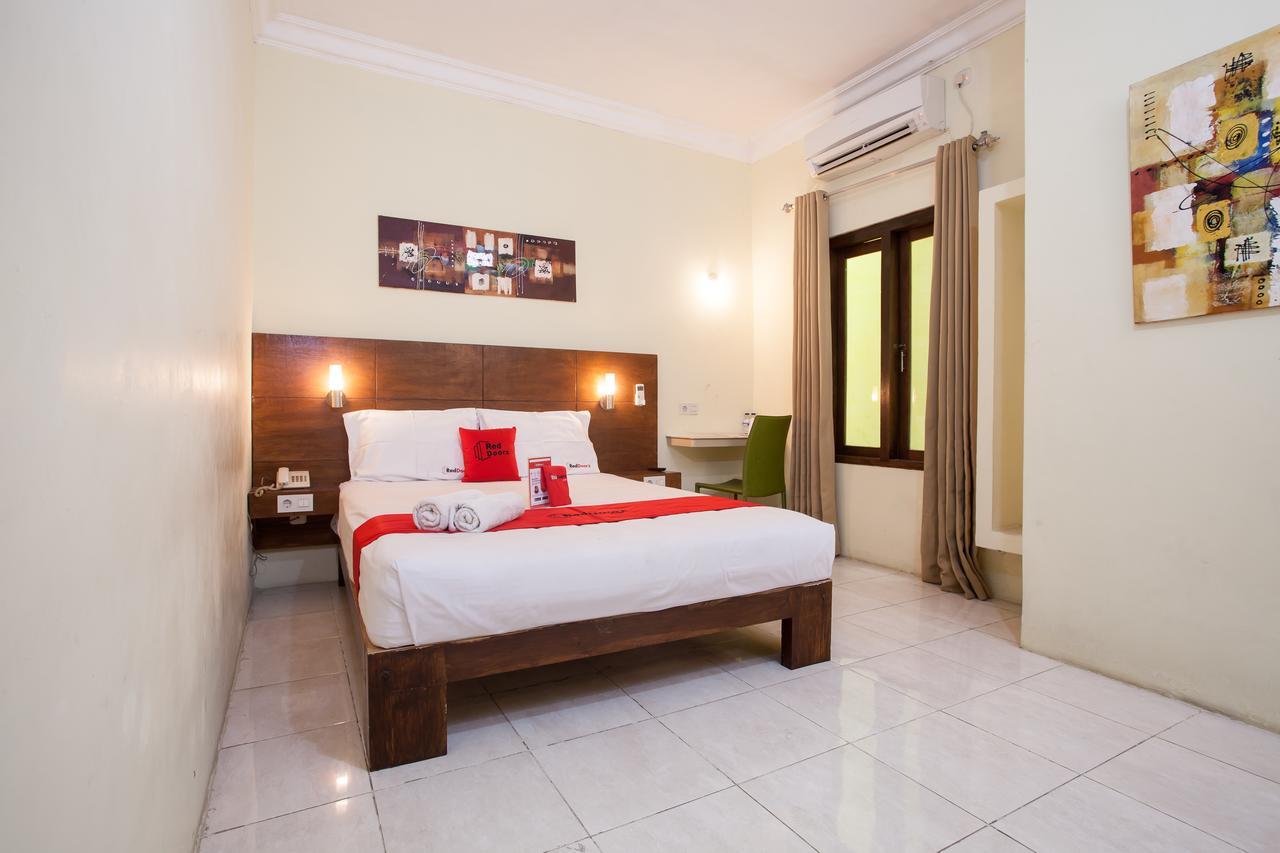 Reddoorz Near Marvel City Mall Wonotjolo Esterno foto