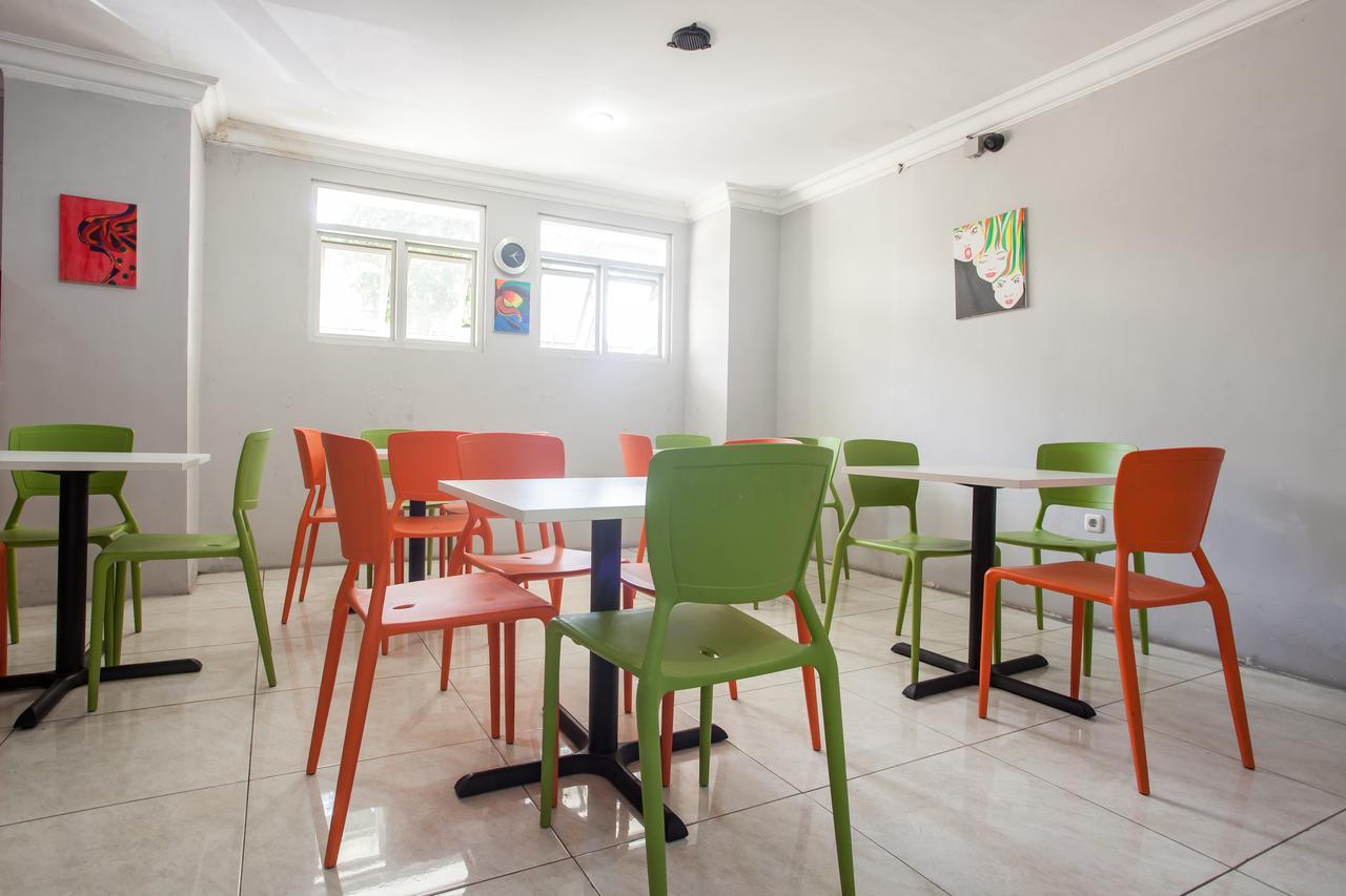 Reddoorz Near Marvel City Mall Wonotjolo Esterno foto