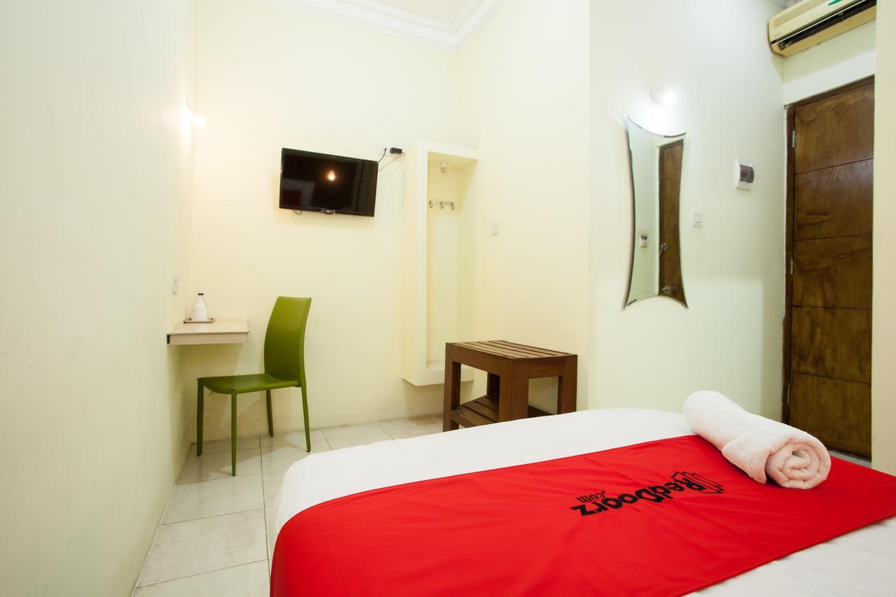 Reddoorz Near Marvel City Mall Wonotjolo Esterno foto
