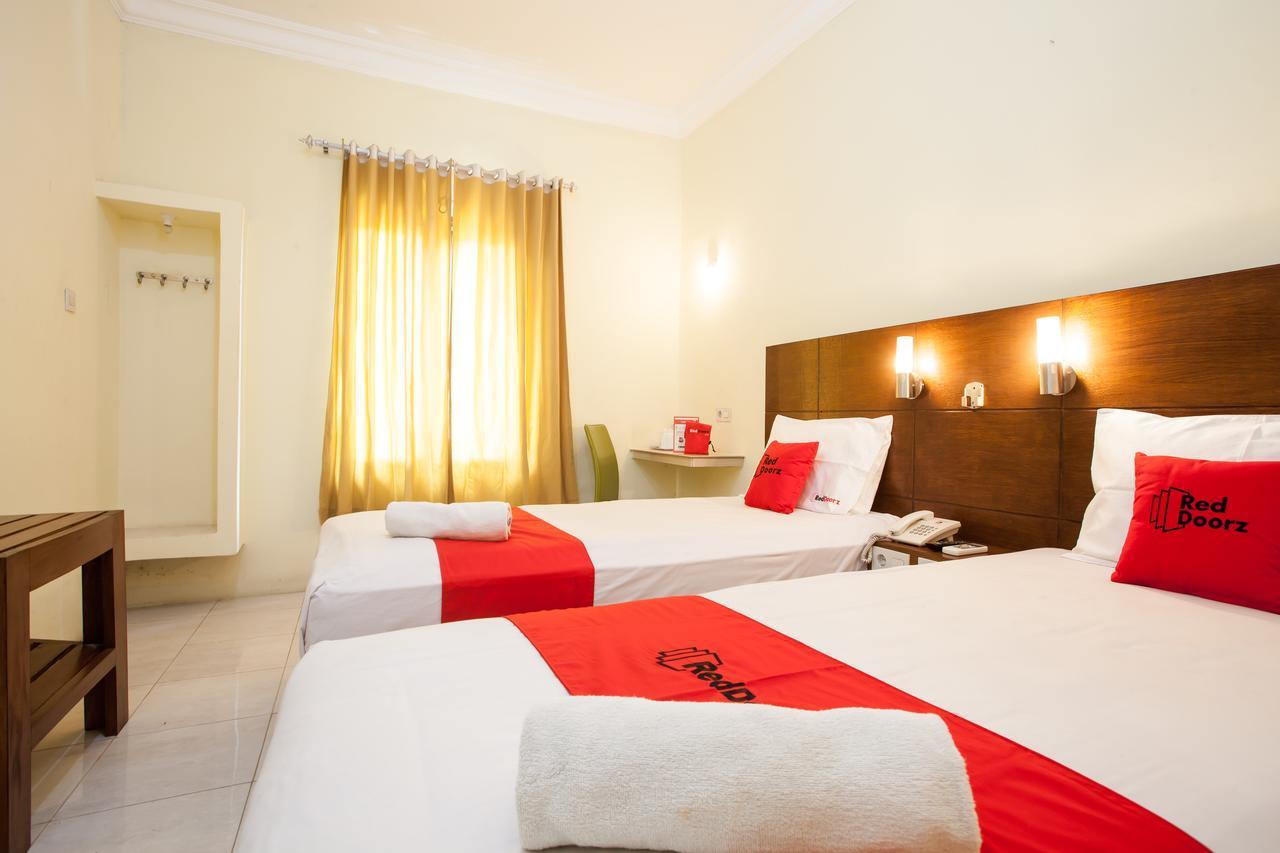 Reddoorz Near Marvel City Mall Wonotjolo Esterno foto
