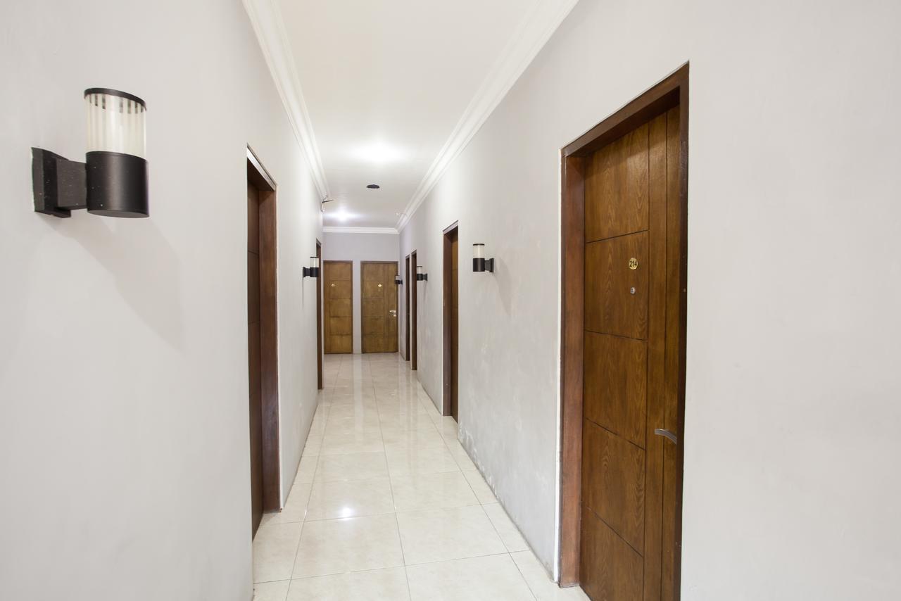 Reddoorz Near Marvel City Mall Wonotjolo Esterno foto