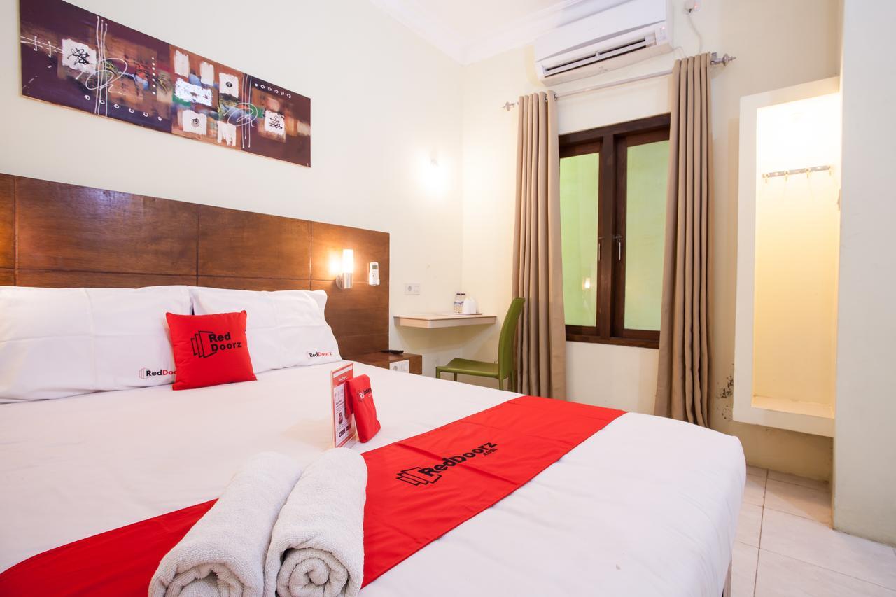 Reddoorz Near Marvel City Mall Wonotjolo Esterno foto