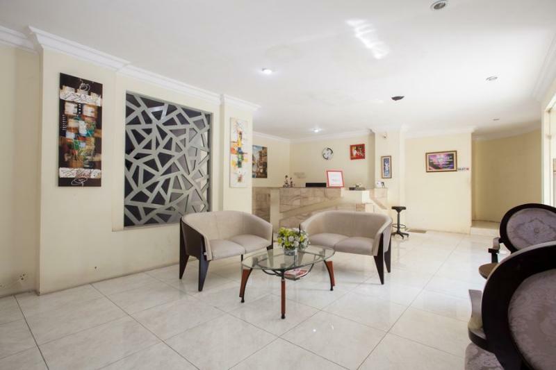 Reddoorz Near Marvel City Mall Wonotjolo Esterno foto