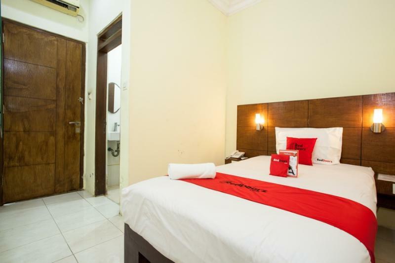 Reddoorz Near Marvel City Mall Wonotjolo Esterno foto
